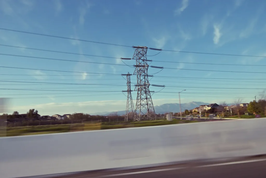 Estructuras y líneas de transmisión eléctrica